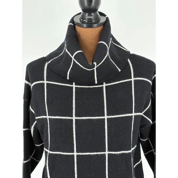 KIRUNDO Window Pane Turtleneck Sweater in Black and White – Size Medium - Picture 5 of 7